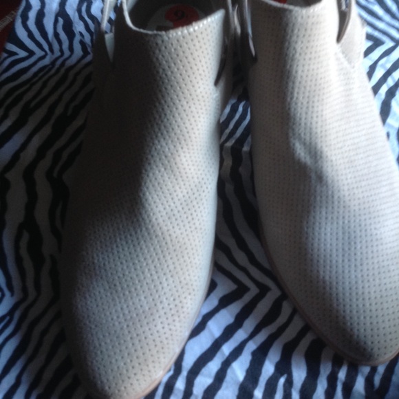 REDUCED‼️NEW LADIES 9.5 Beige Suede Zipped Slip On - Picture 4 of 8